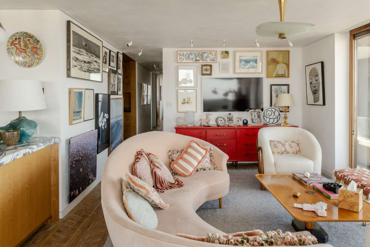 Oak and Marble in a Spectacular Brutalist Apartment in London 2 art-filled living room