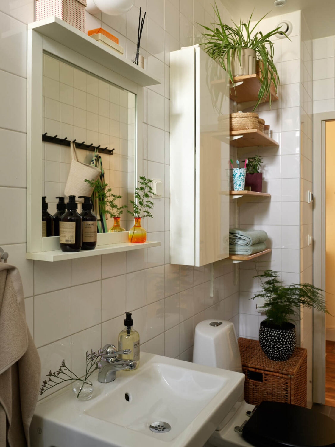 A Nature-Inspired Color Palette in a Stockholm Apartment 25 bathroom shelves