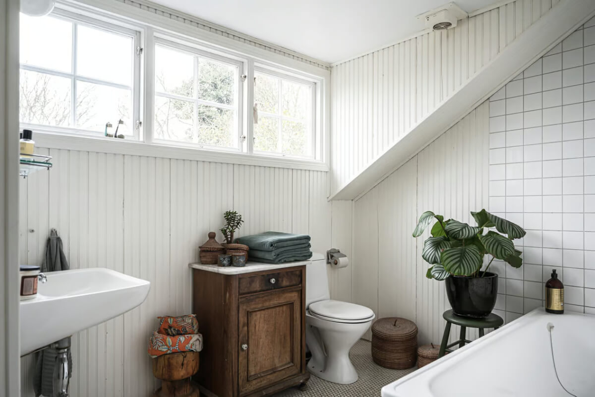A Beautiful Former Summer House in Southern Sweden 22 bathroom
