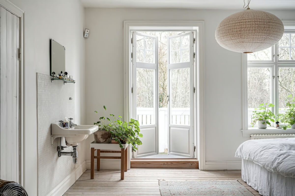 A Beautiful Former Summer House in Southern Sweden 20 bedroom balcony doors