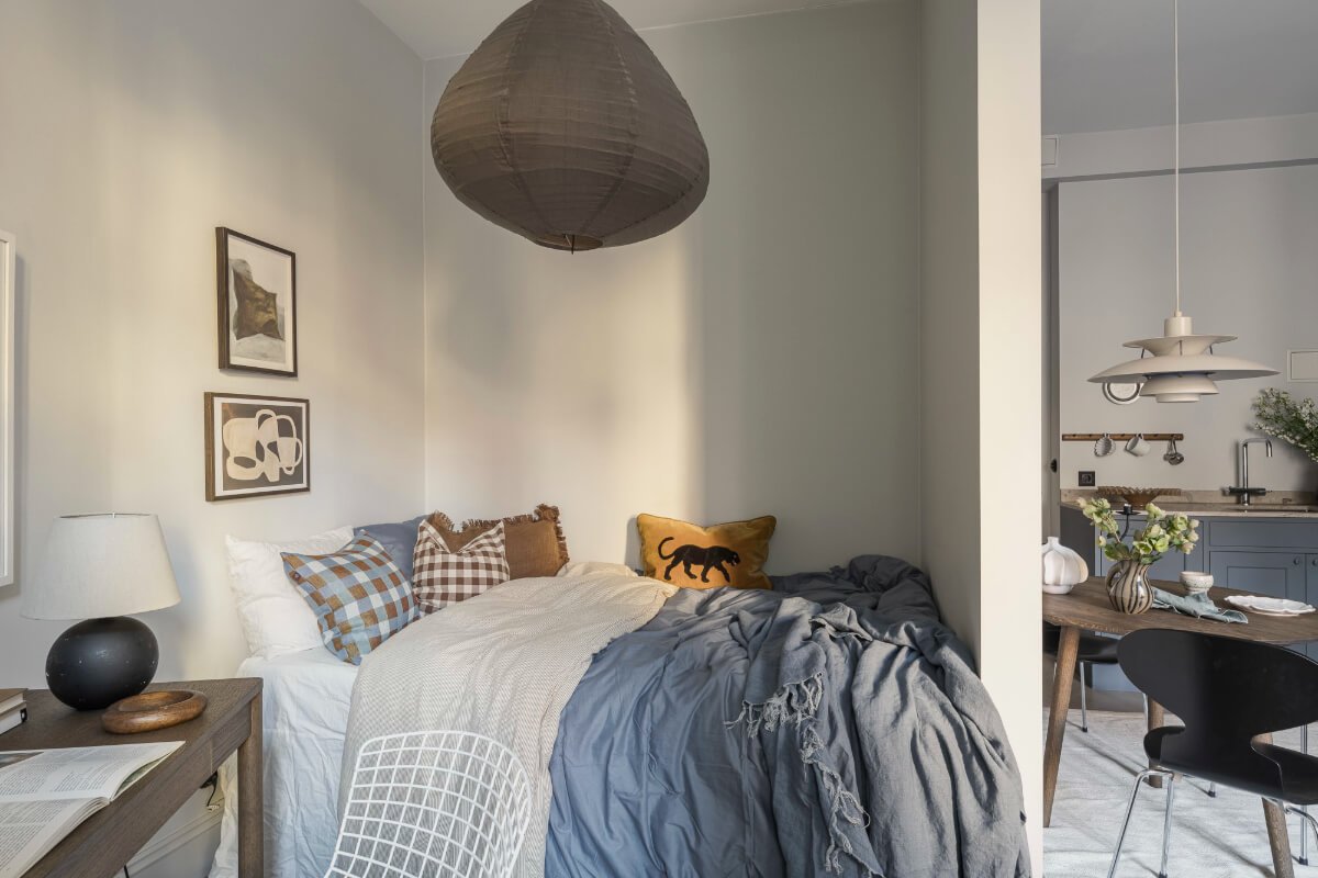 A Stylish Swedish Studio Apartment with a Blue Kitchen 16 bedroom niche