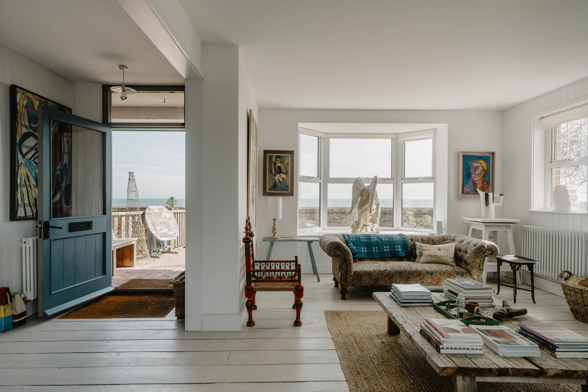 A Bright English Seaside Home Owned by Artists 4 bright open living space seaside home