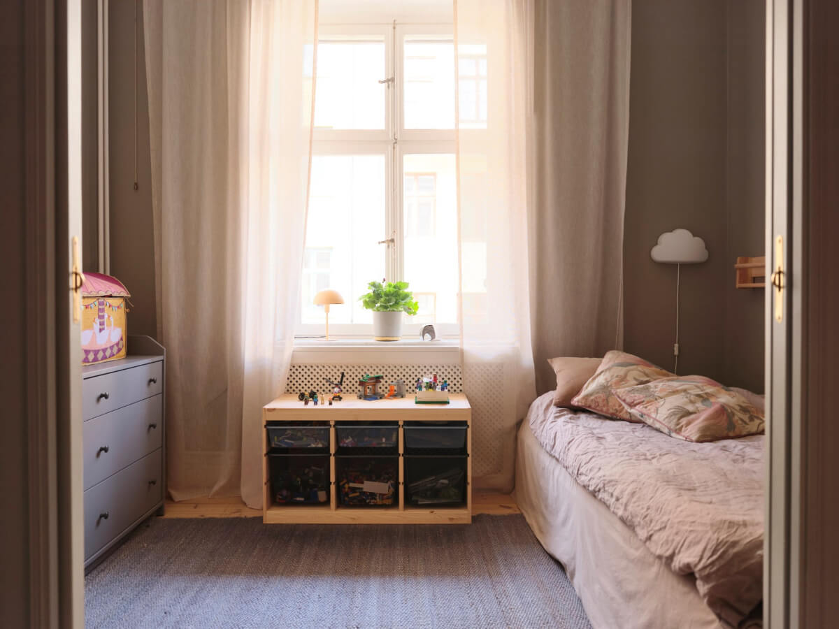 A Spacious Turn-of-the-Century Apartment with Nice Color Accents 25 calm kids bedroom large rug