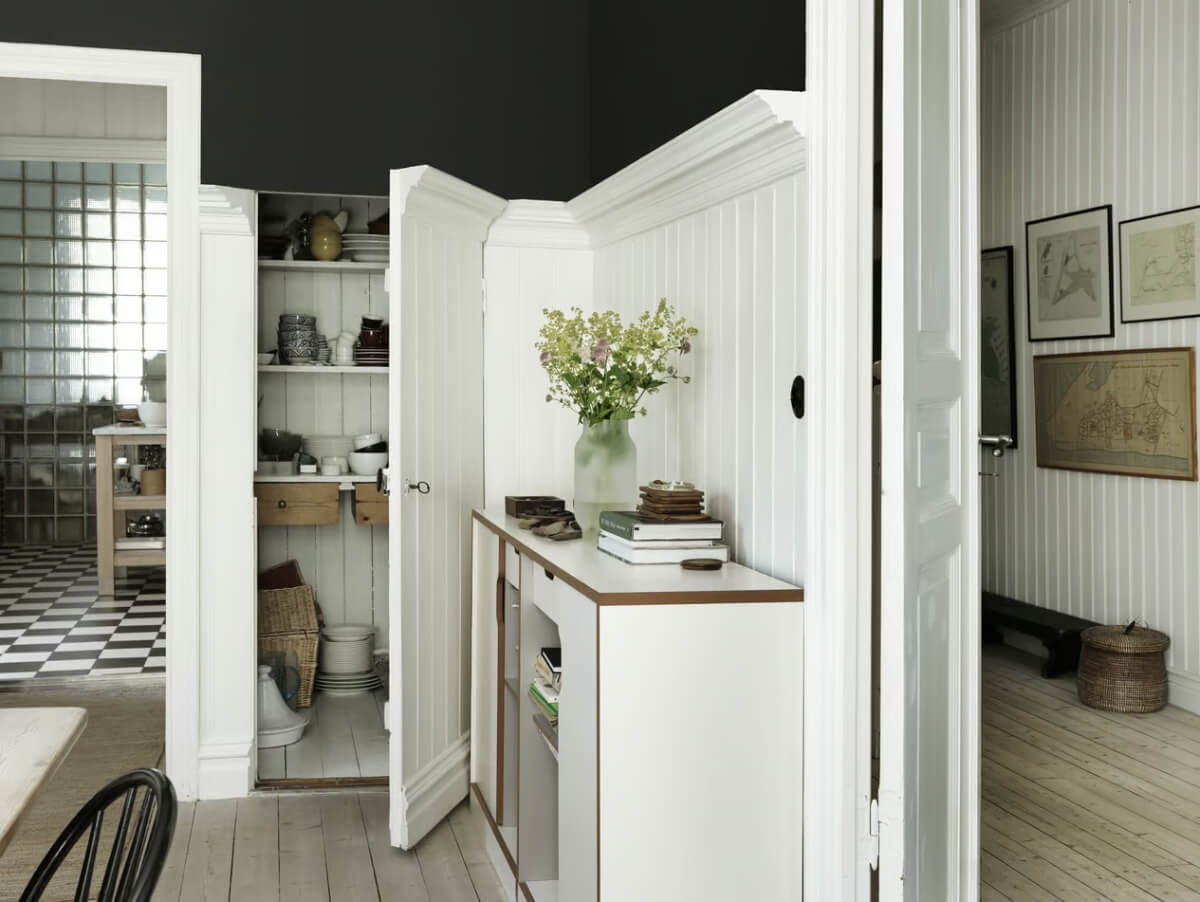 A Beautiful Former Summer House in Southern Sweden 13 dining room detail