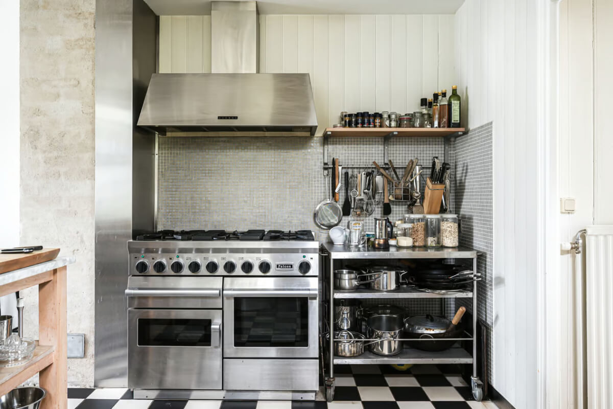 A Beautiful Former Summer House in Southern Sweden 15 kitchen stove