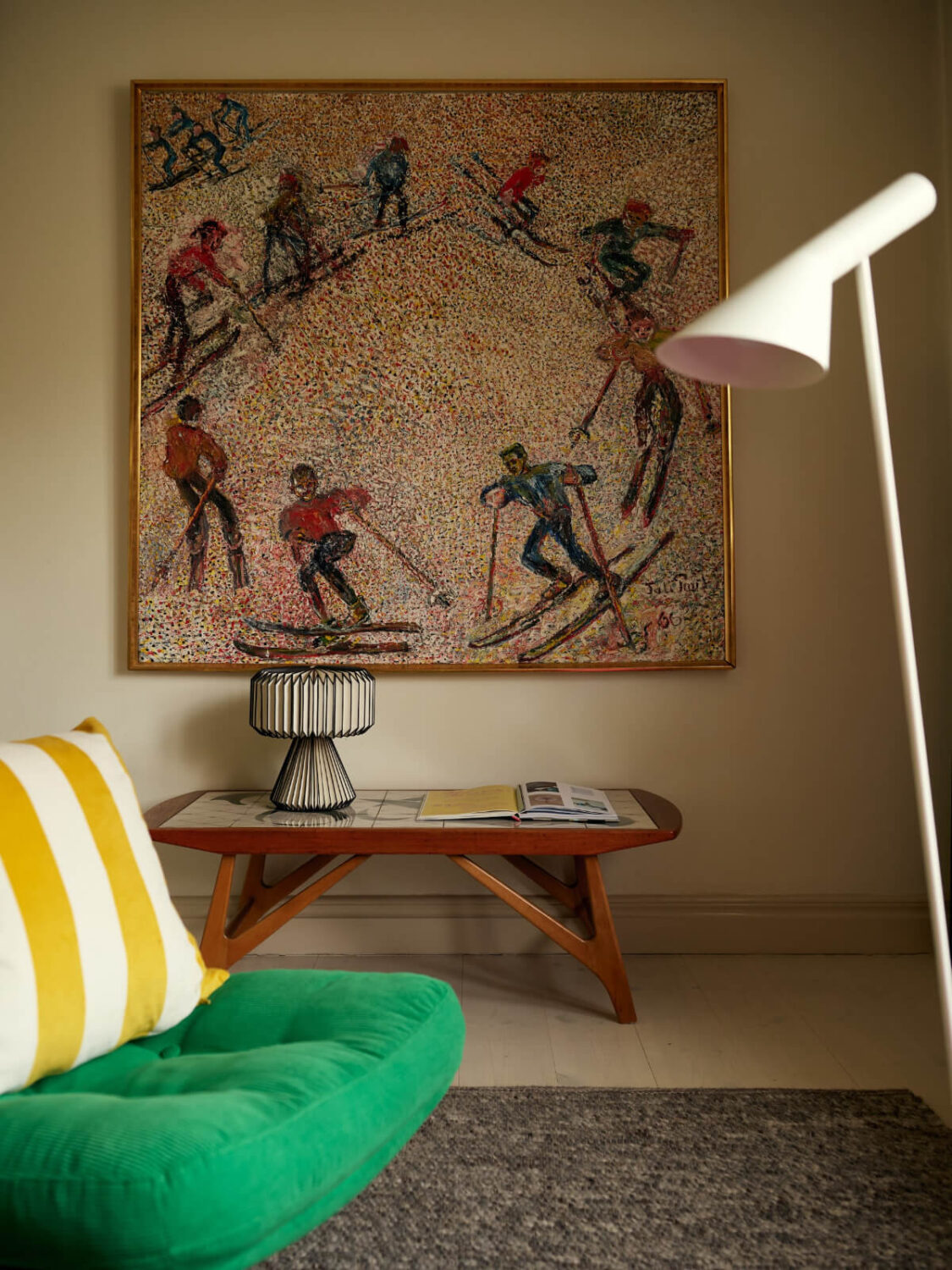 A Charming Semi-Detached House in the First Garden Town of Stockholm 7 living room art