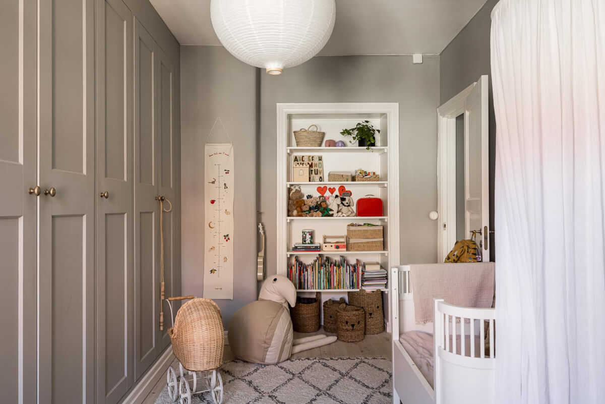 Gray Tones and a Classic Kitchen in a Swedish Apartment 24 nursery built-in wardrobes and built-in bookshelves