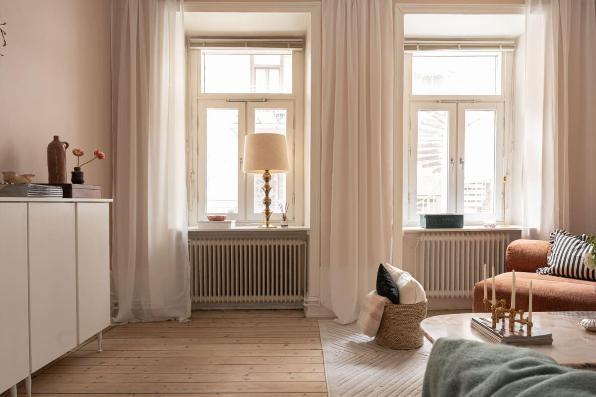 Warm Colors and Classic Elements in a Charming Studio Apartment 4 pink studio apartment