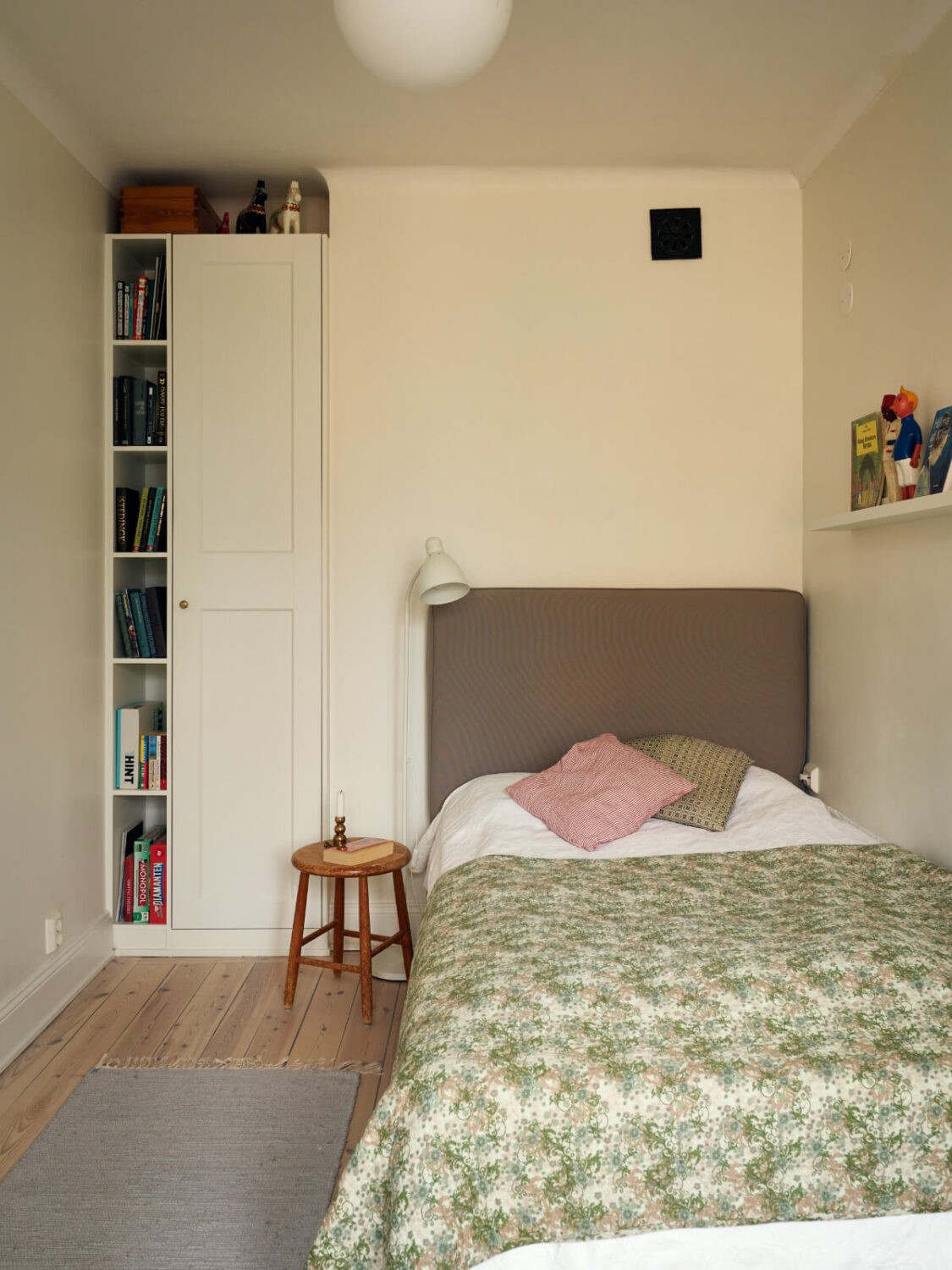 A Charming Semi-Detached House in the First Garden Town of Stockholm 25 small bedroom built-in wardrobes and bookshelves