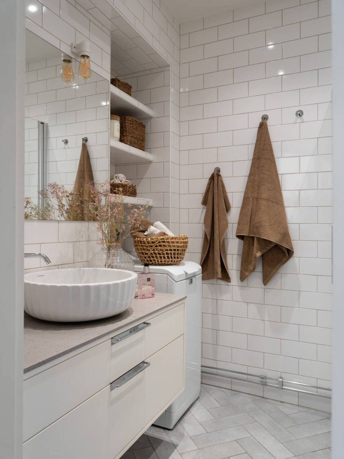 A Small Apartment with Green Color Accents and a Cozy Patio Terrace 22 stylish bathroom with shelves