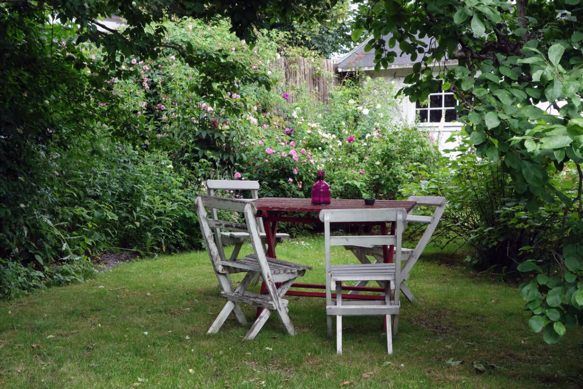 A Beautiful Former Summer House in Southern Sweden 26 swedish summerhouse garden table