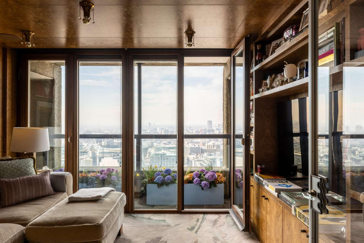 Oak and Marble in a Spectacular Brutalist Apartment in London 15 television room