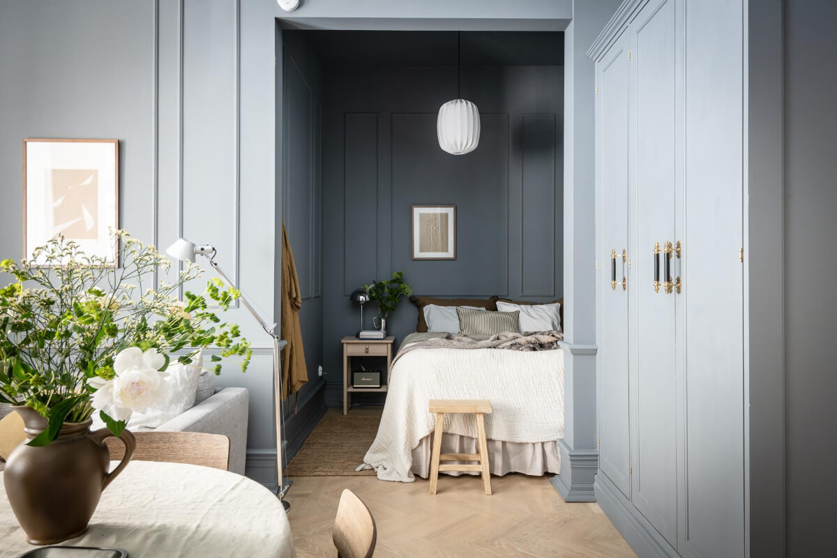 A Blue Studio Apartment with Unique Stucco and Site-Built Storage 11 bedroom niche and built-in wardrobes