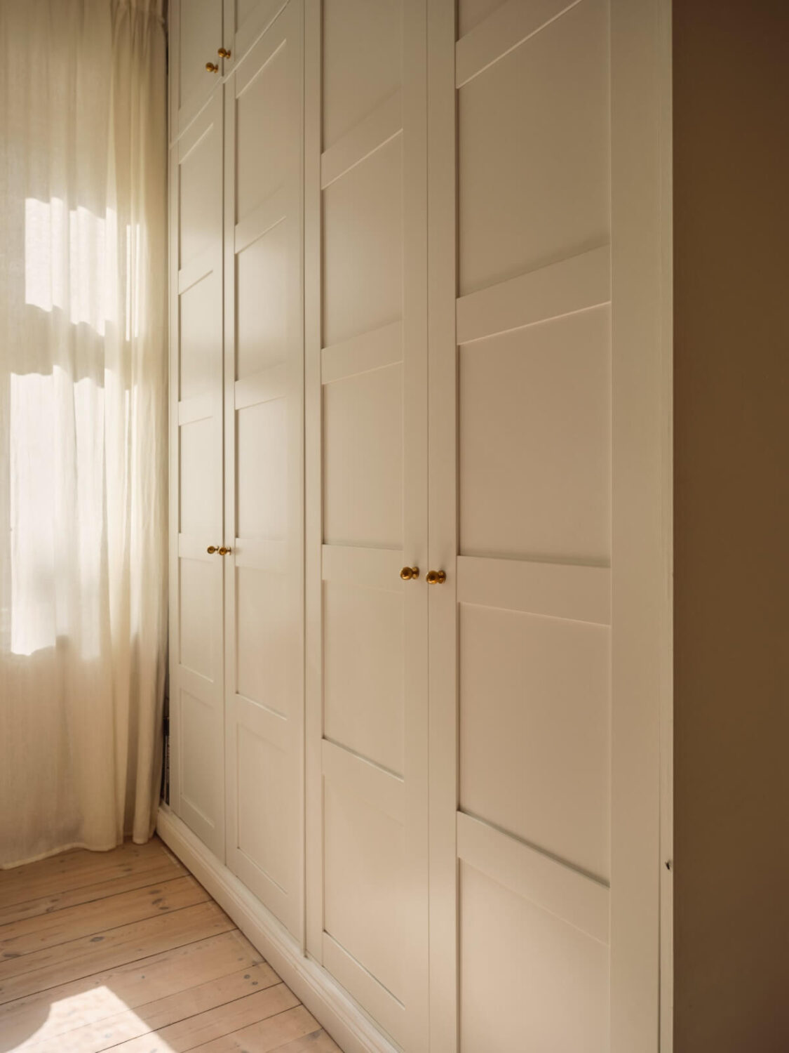 A Cozy, Tiny Apartment with a Golden Yellow Bedroom 15 floor-to-ceiling bedroom wardrobes