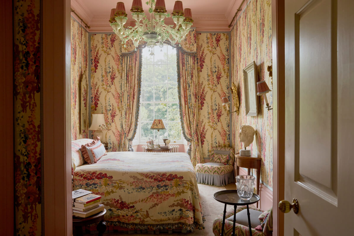 Best of 2025: Bedrooms 9 floral wallpaper pink bedroom