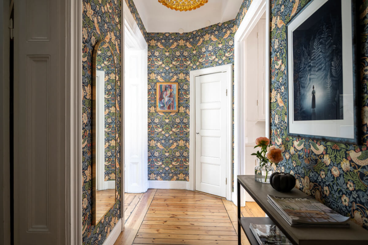 Wallpapers and Blue Tones in a Cozy Turn-of-the-Century Home 28 hallway wallpaper Wallpapers and Blue Tones in a Cozy Turn-of-the-Century Home