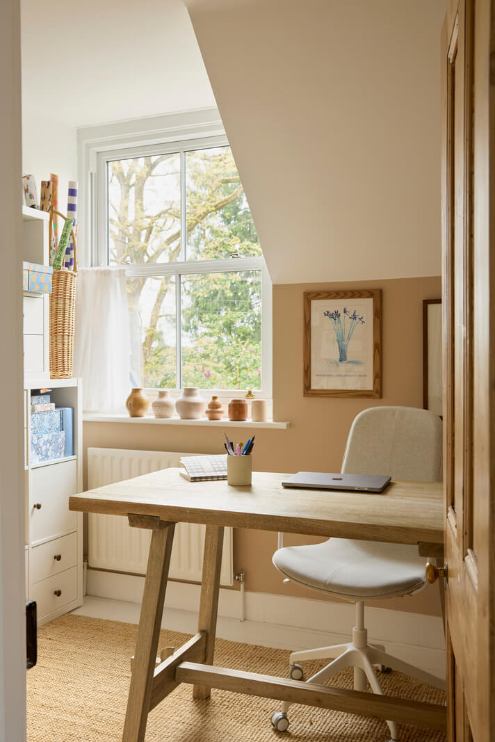 Natural Colors and Materials in a Beautiful Arts and Crafts House 25 home office