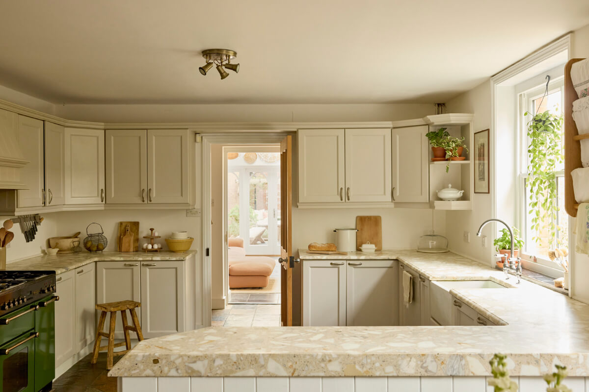 Natural Colors and Materials in a Beautiful Arts and Crafts House 5 kitchen green cooker