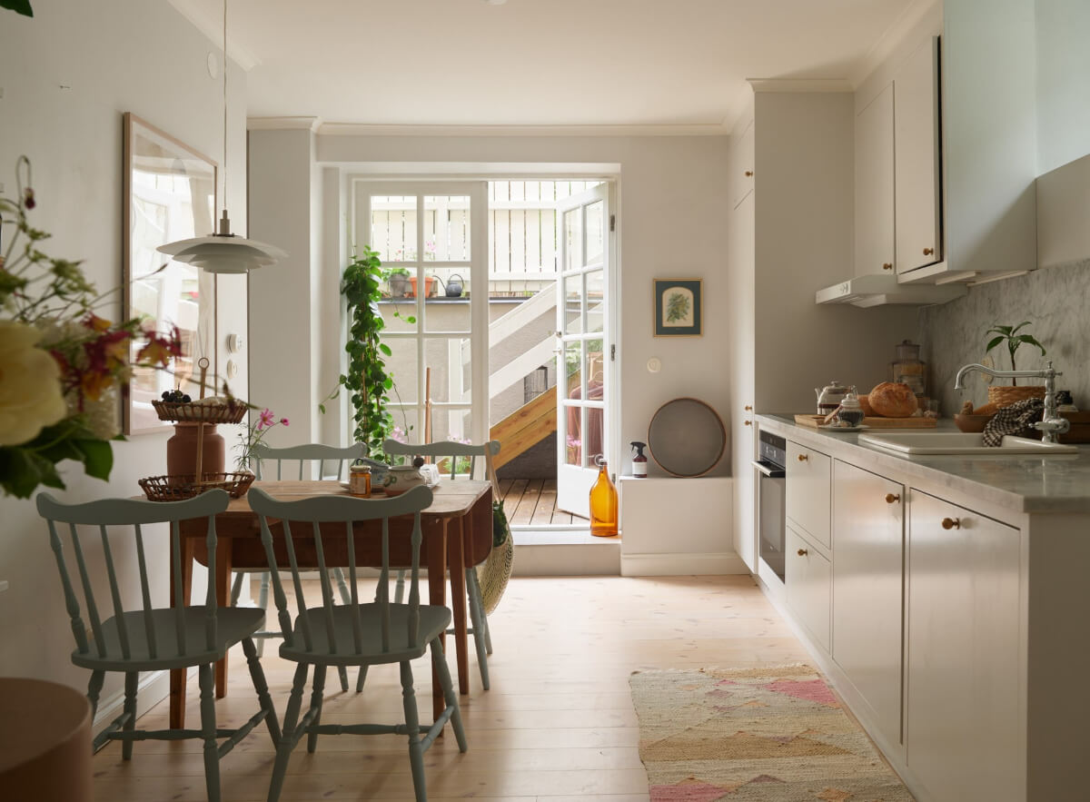 A Stylish Basement Apartment with a Private Terrace 1 kitchen with glass doors to terrace