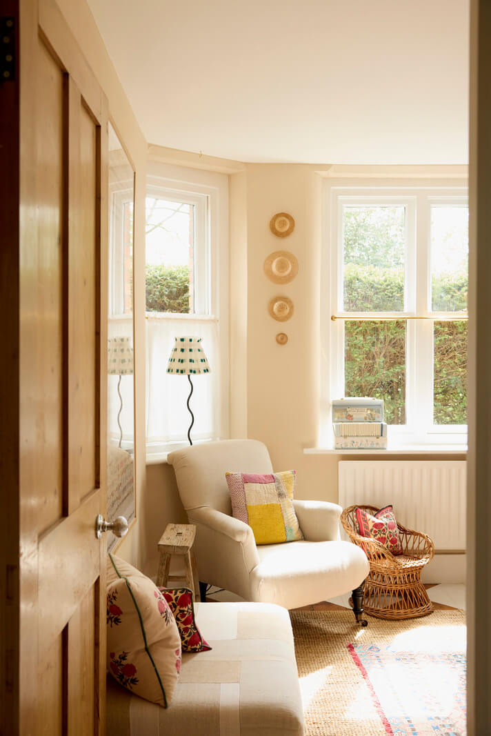 Natural Colors and Materials in a Beautiful Arts and Crafts House 13 light sitting room
