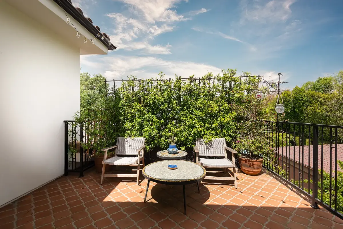 A Creative Sanctuary in Sherman Oaks Designed by Mendy Cheng 19 roof terrace