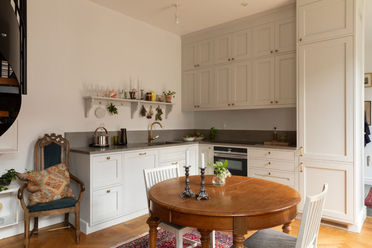 Antiques and Modern Additions in a Cozy Top Floor Duplex Apartment 13 classic kitchen double row upper cabinets