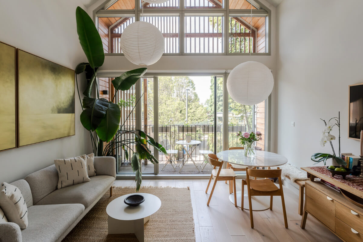 A High-Pitched Ceiling In a Light London Duplex Apartment 1 light modern living room high pitched ceiling