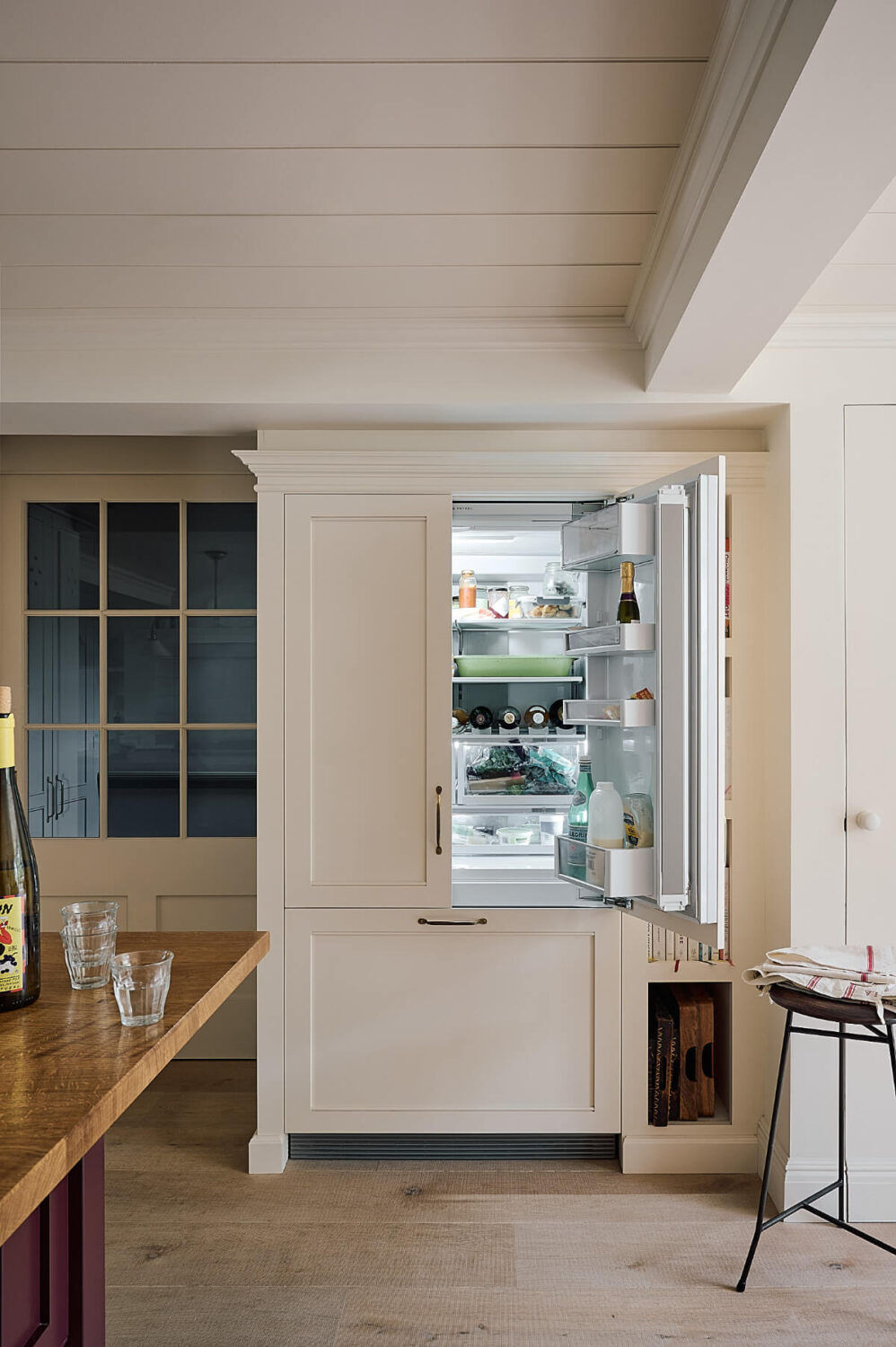 A Timeless Basement deVOL Kitchen in Butter-Yellow and Purple-Brown 12 15.TheClassicEnglishKitchen deVOL LOW RES A Timeless Basement deVOL Kitchen in Butter-Yellow and Purple-Brown