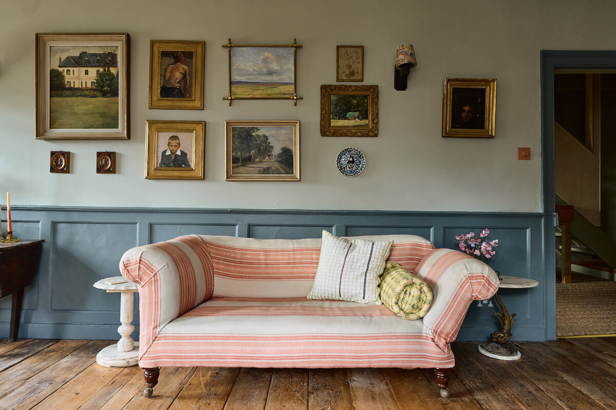 A Colorful Design-Led Georgian House in the Heart of Henley-on-Thames 29 antique sofa ar