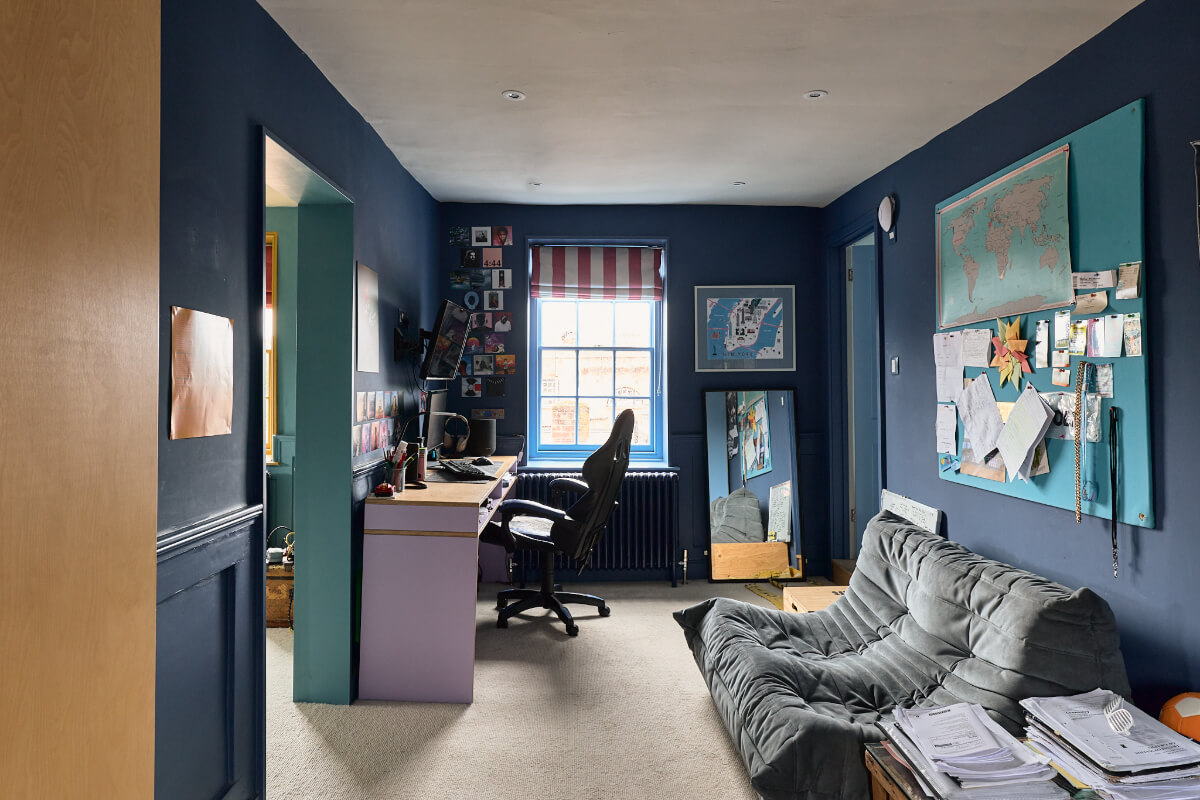 A Colorful Design-Led Georgian House in the Heart of Henley-on-Thames 52 dark blue bedroom with desk and sofa