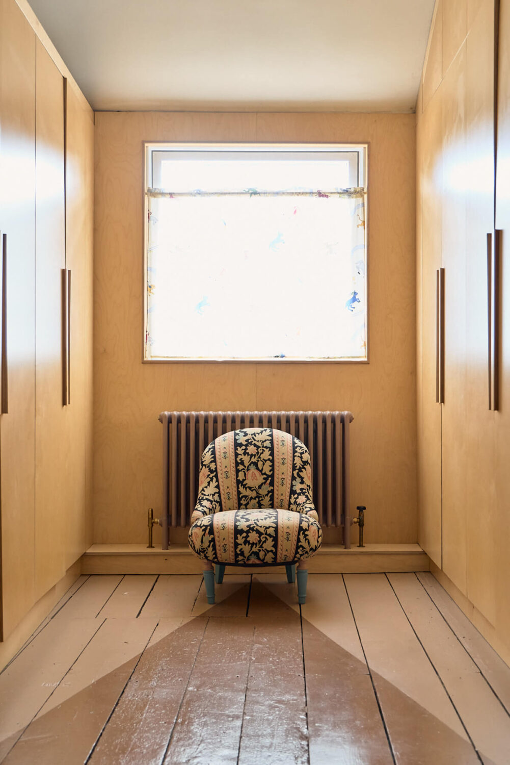 A Colorful Design-Led Georgian House in the Heart of Henley-on-Thames 34 dressing room painted wooden floorboards