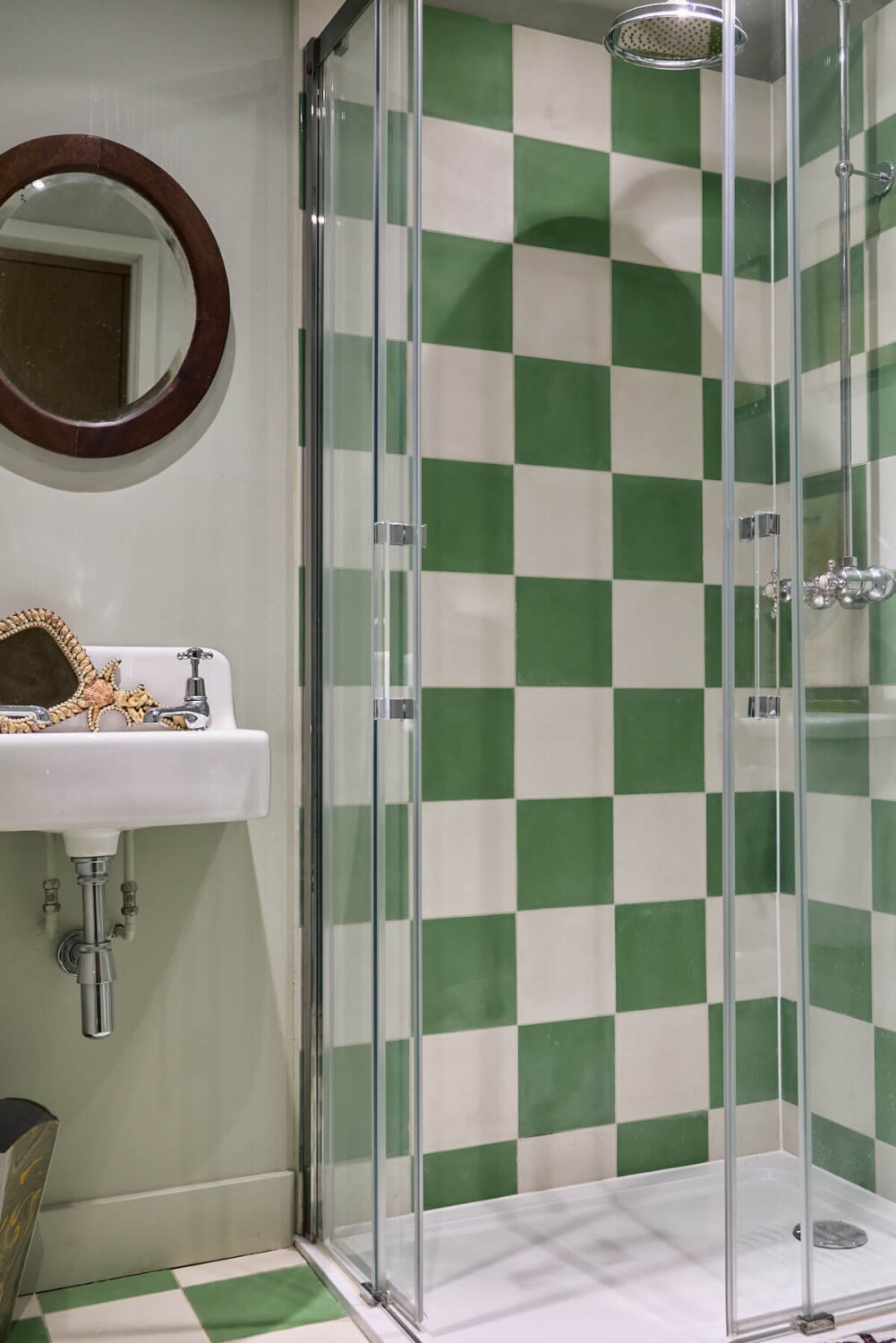 A Colorful Design-Led Georgian House in the Heart of Henley-on-Thames 56 green checkerboard bathroom tiles