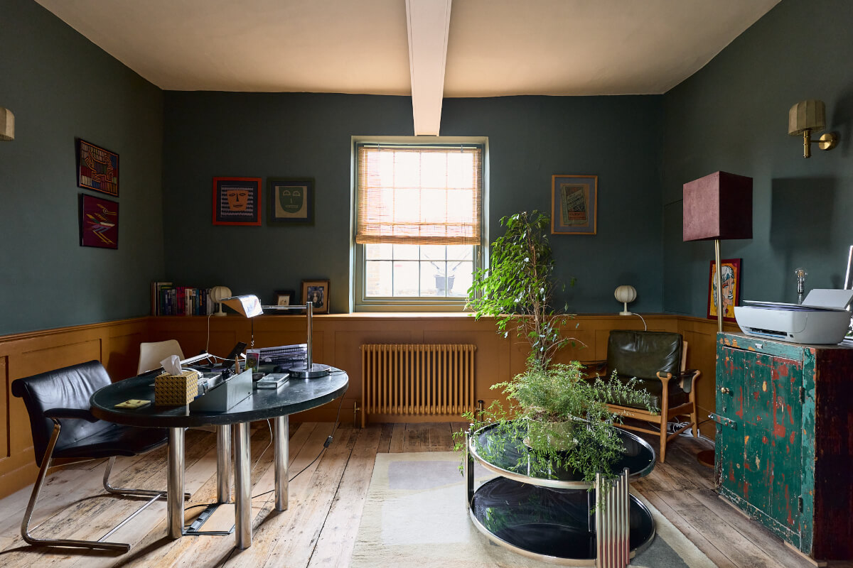 A Colorful Design-Led Georgian House in the Heart of Henley-on-Thames 44 home office paneling