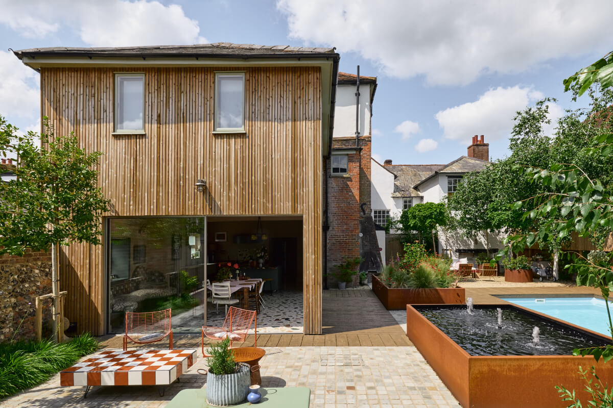 A Colorful Design-Led Georgian House in the Heart of Henley-on-Thames 57 modern extension and garden with swimming pool