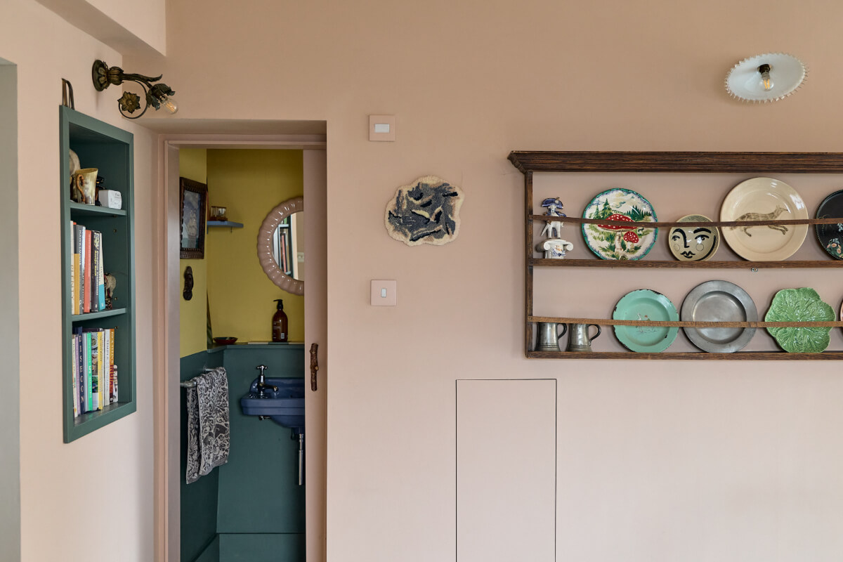 A Colorful Design-Led Georgian House in the Heart of Henley-on-Thames 10 pocket door toilet