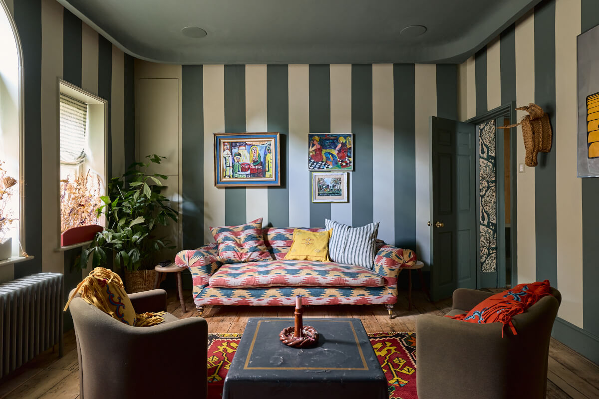 A Colorful Design-Led Georgian House in the Heart of Henley-on-Thames 17 striped wall living room