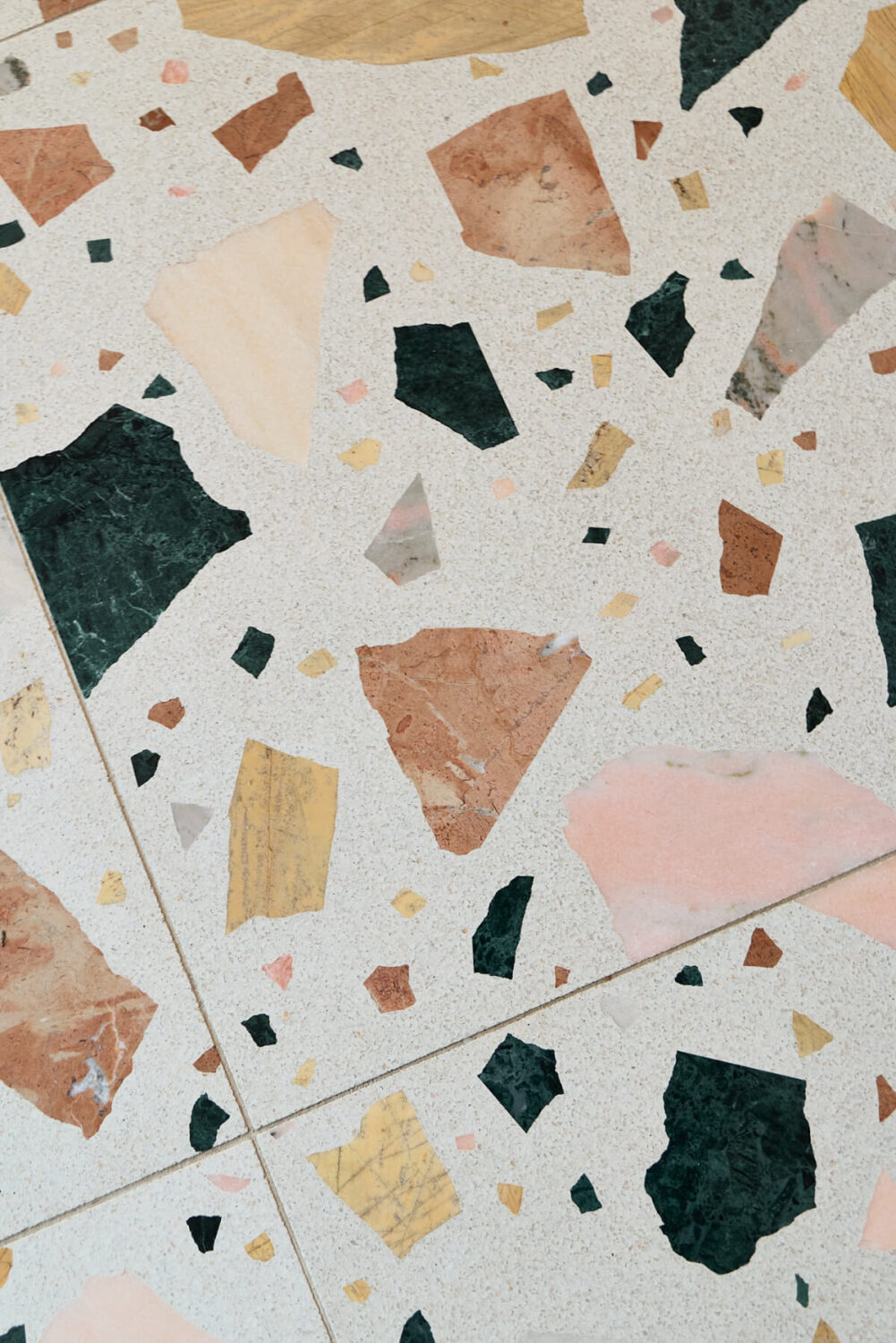 A Colorful Design-Led Georgian House in the Heart of Henley-on-Thames 13 terrazzo floor tiles