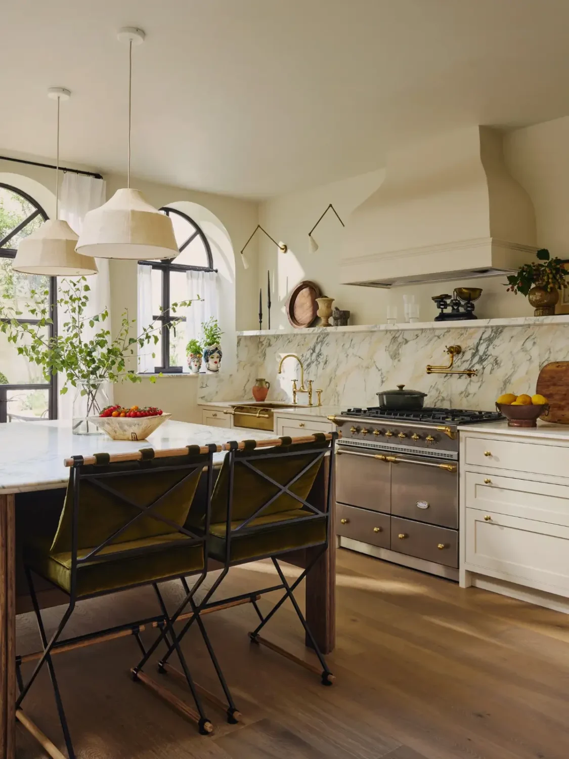 Luxurious Interiors in a Victorian Townhouse in Chelsea 2 classic kitchen with island