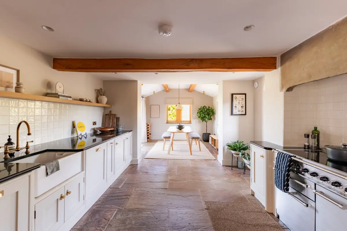 Modern Interiors in an Old Dry-Stone Barn in England 1 barnhouse england31