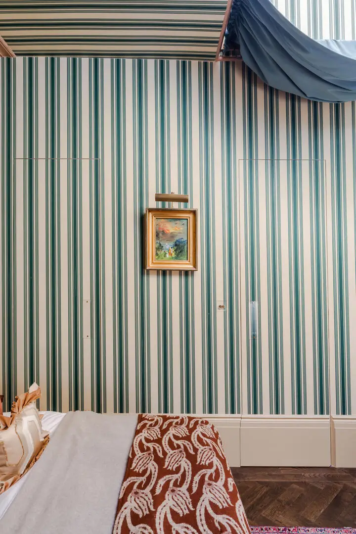 A Mixture of Patterns, Colors, and Materials in a Stunning London Apartment 26 pattern-color-materials-london-apartment-nordroom