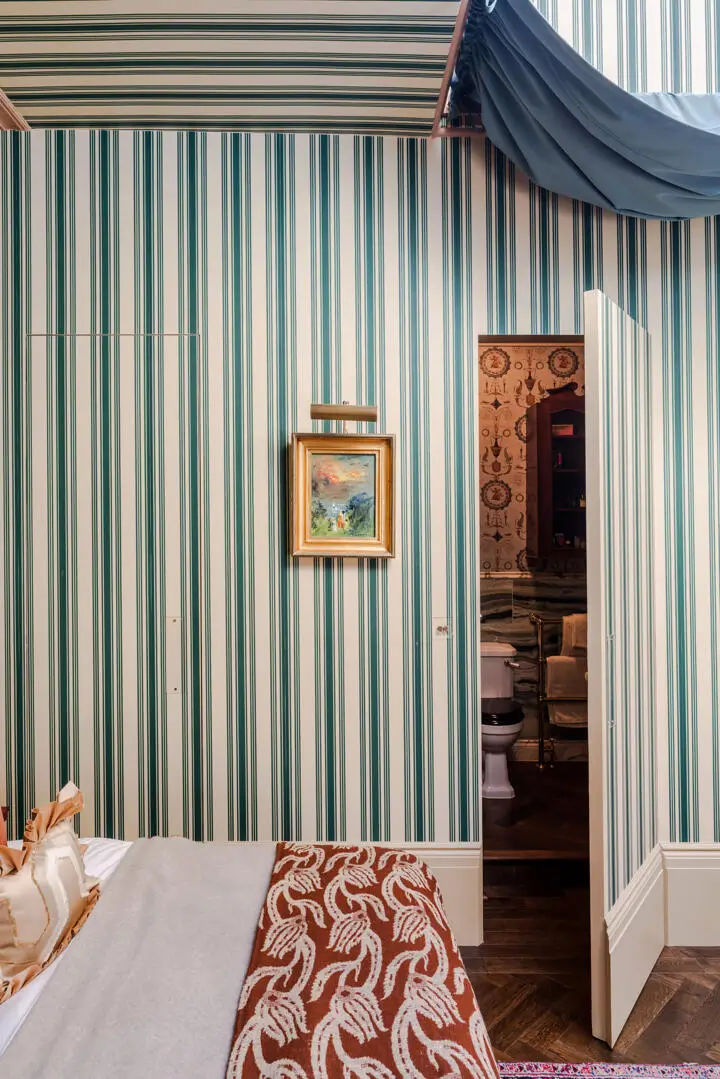 A Mixture of Patterns, Colors, and Materials in a Stunning London Apartment 27 pattern-color-materials-london-apartment-nordroom