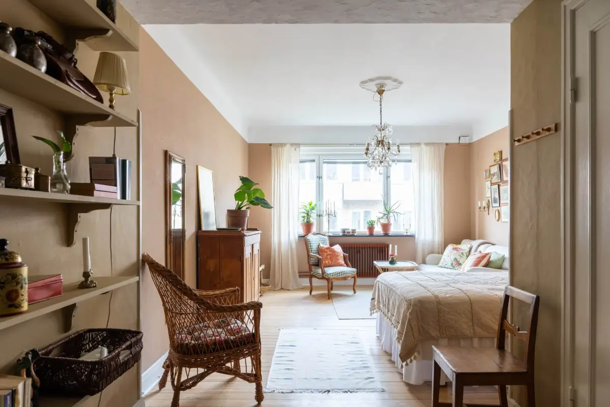 Warm Tones, Antiques, and Period Features in a Swedish Studio Apartment 8 studio apartment warm colored walls