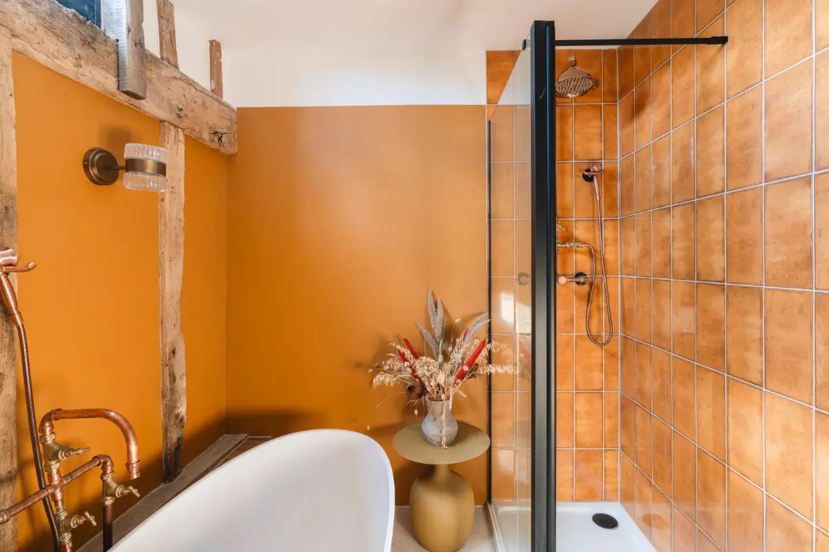 A Restored 18th-Century Barn in Blends Heritage and Modern Harmony 19 barn-conversion-england12