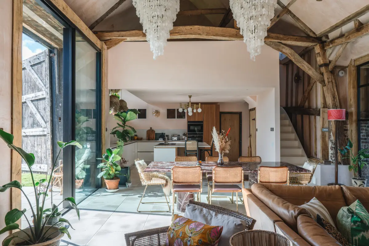 A Restored 18th-Century Barn in Blends Heritage and Modern Harmony 1 barn-conversion-england26
