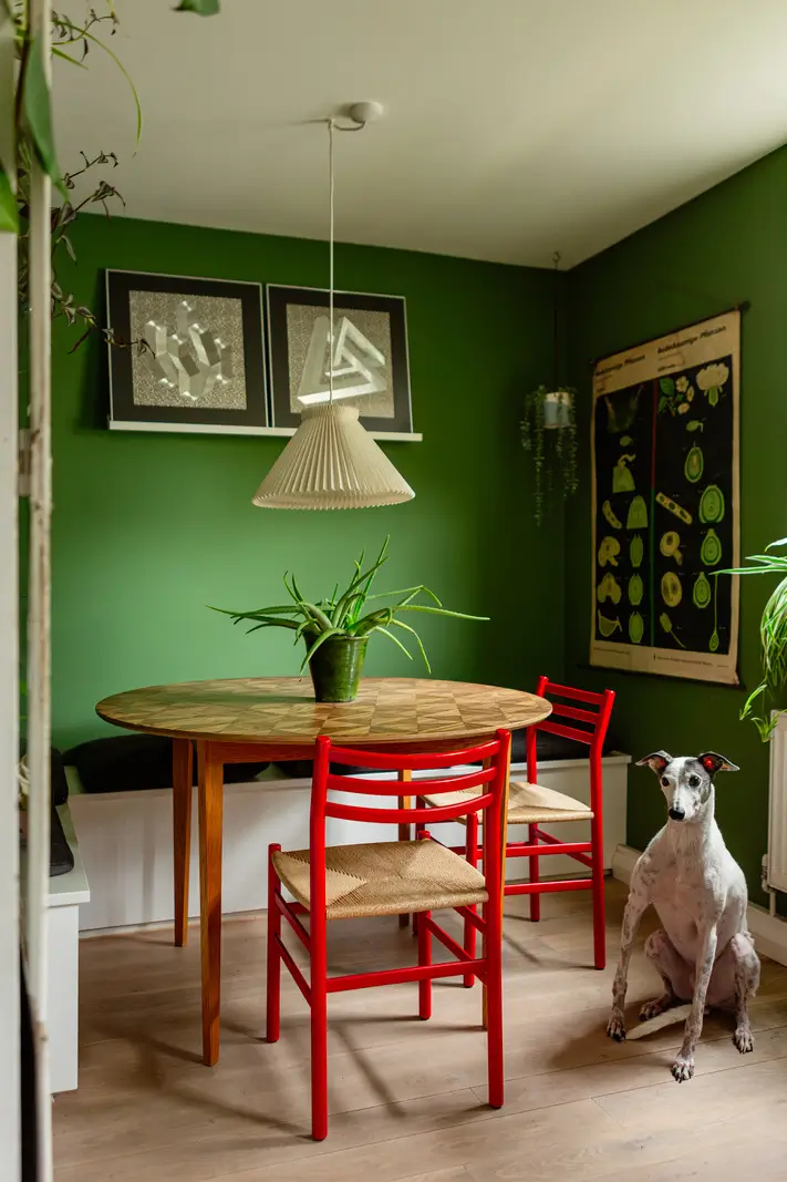 Color, Plants, and Art in a London Duplex Apartment 3 london-duplex-color-plants-art16
