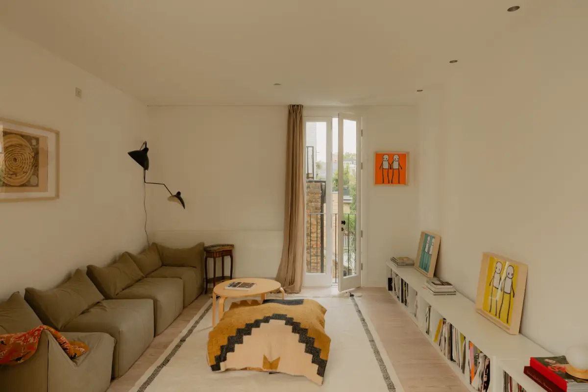 A Contemporary Two-Bedroom Townhouse with a Paneled Master Suite 16 modern-architect-designed-townhouse-notting-hill-london-nordroom20