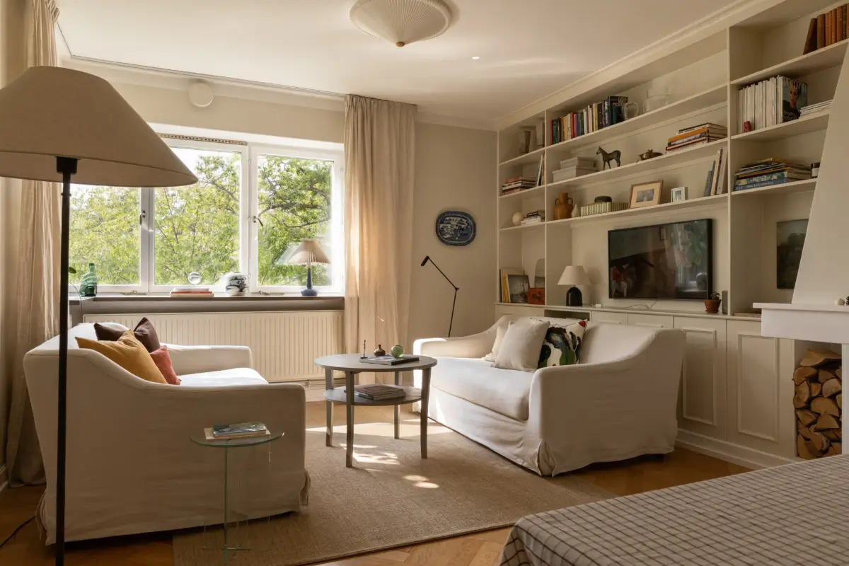 Light Colors and Large Corner Windows in a Stockholm Apartment 1 bright-light-colored-1930s-apartment-stockholm-nordroom