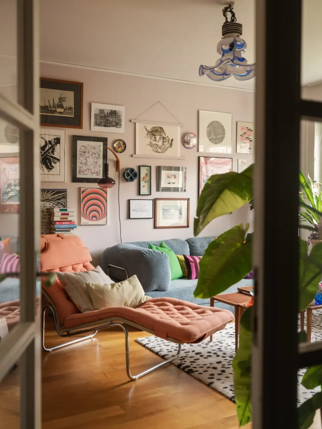 A Colorful 1950s Apartment with the Original Kitchen 7 colorful-1950s-apartment-stockholm-nordroom10