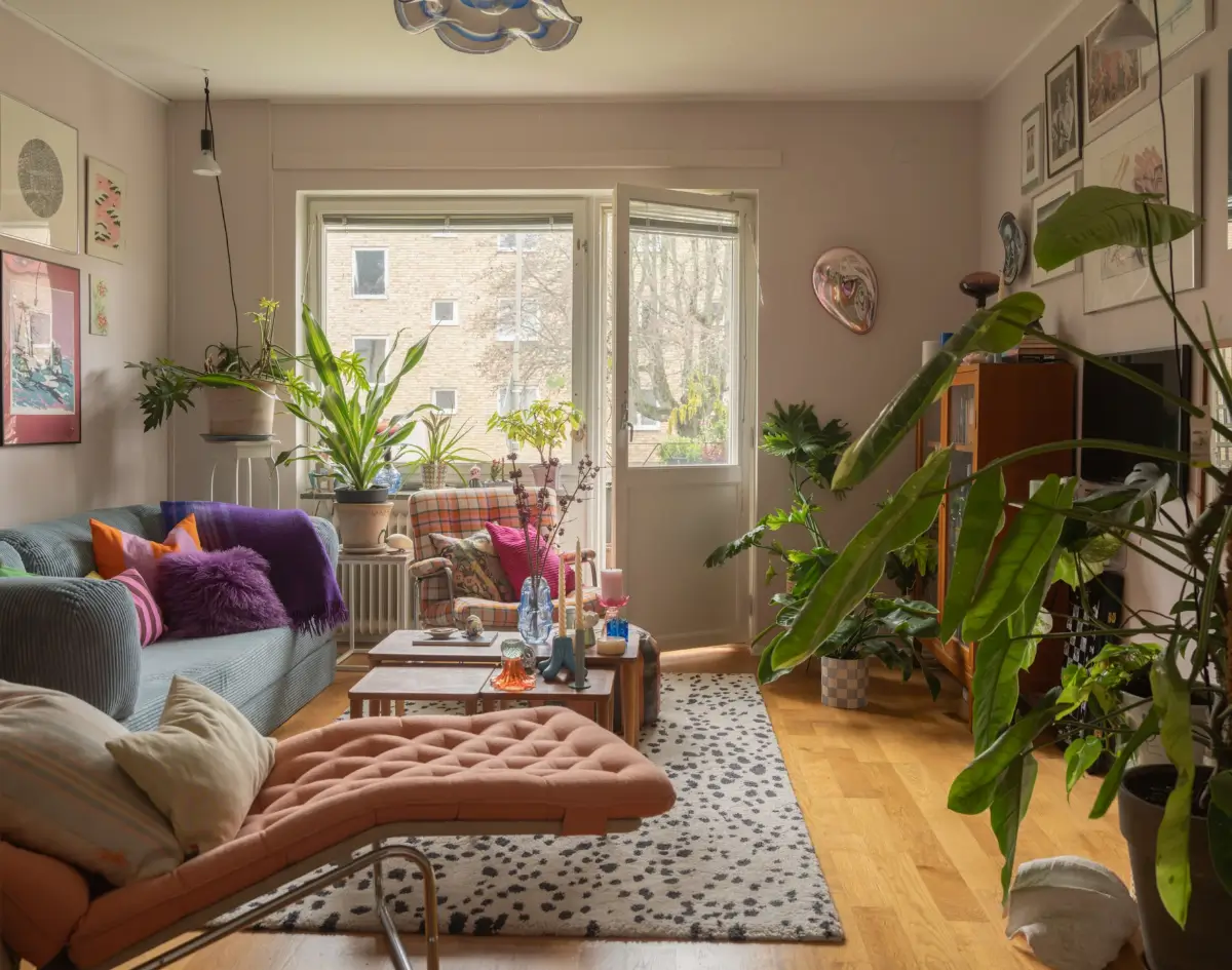 A Colorful 1950s Apartment with the Original Kitchen 1 colorful-1950s-apartment-stockholm-nordroom7
