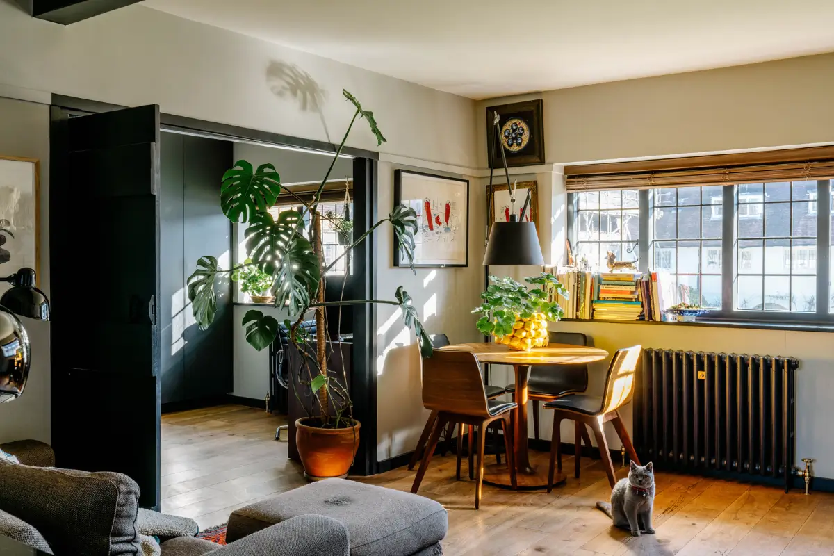 Moody Tones and Exposed Brick in an Edwardian Arts and Crafts Building 1 moody-color-scheme-one-bedroom-apartment-arts-and-crafts-building-london-nordroom23